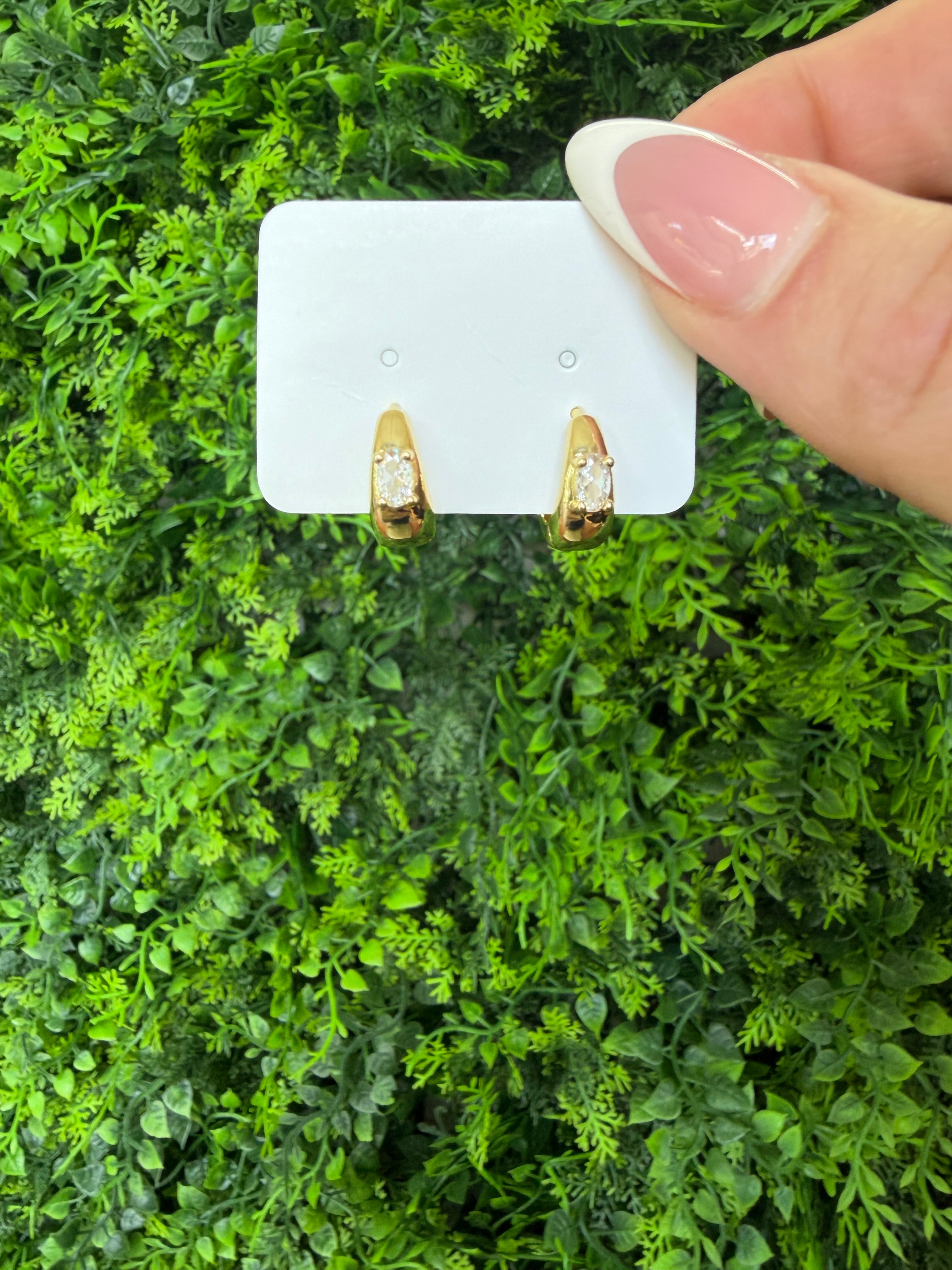 Oluxe Fav Huggie Earrings Gold